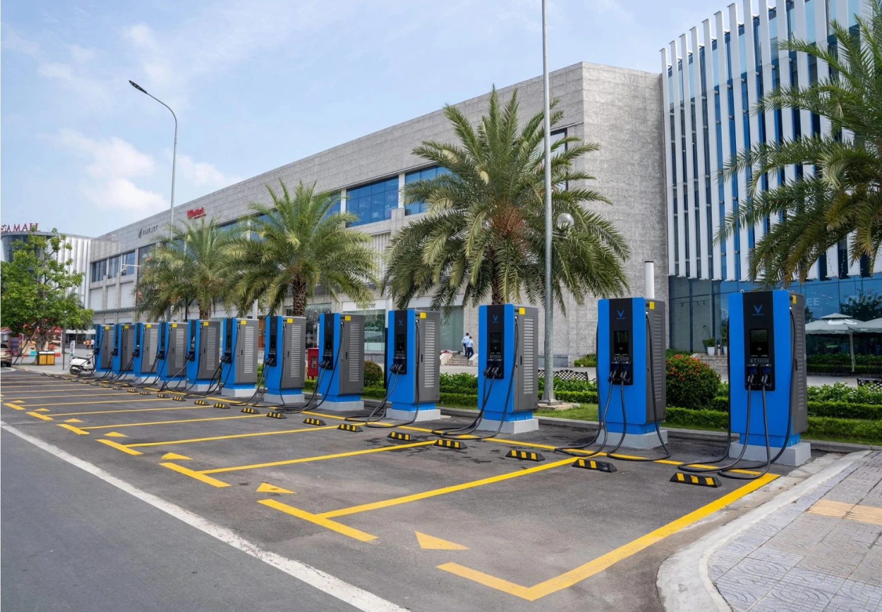 Cs Charging Station