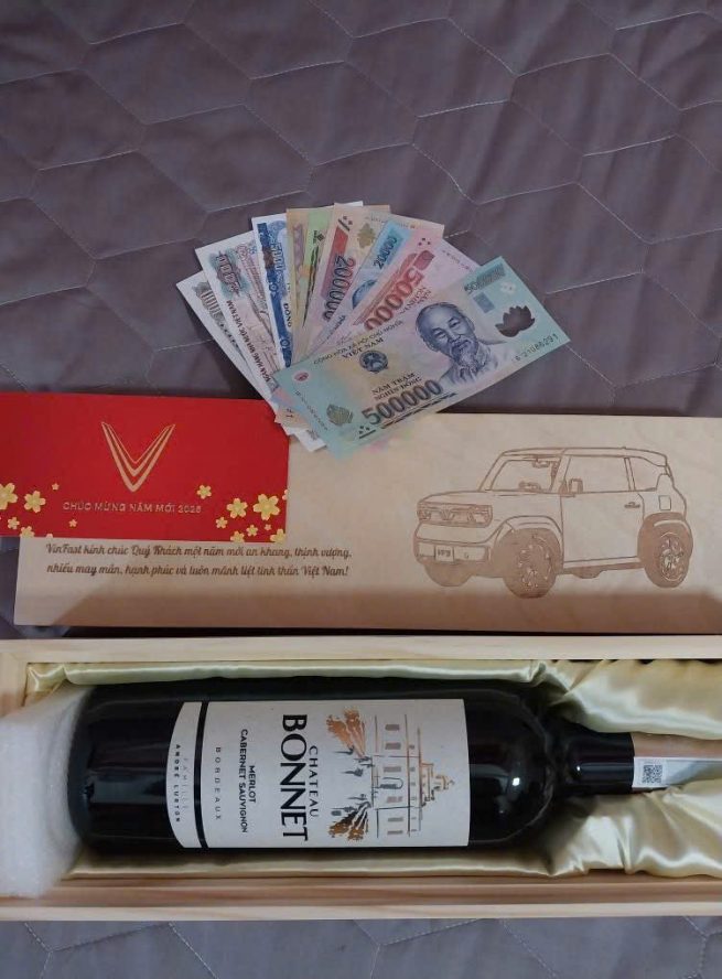 TẾt Sum VẦy CÙng BỘ QuÀ TẾt CỦa Vinfast