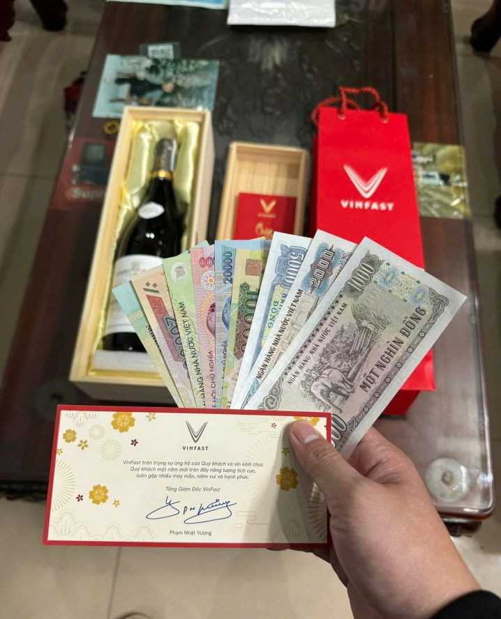 TẾt Sum VẦy CÙng BỘ QuÀ TẾt CỦa Vinfast