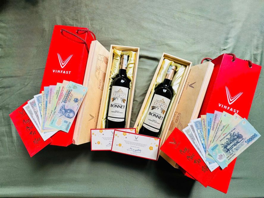 TẾt Sum VẦy CÙng BỘ QuÀ TẾt CỦa Vinfast