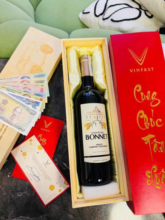 TẾt Sum VẦy CÙng BỘ QuÀ TẾt CỦa Vinfast