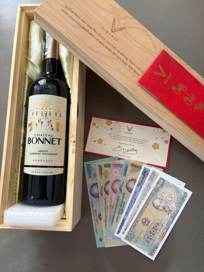 TẾt Sum VẦy CÙng BỘ QuÀ TẾt CỦa Vinfast
