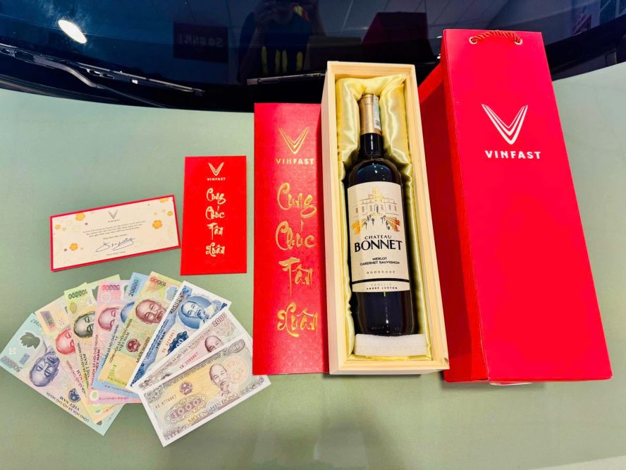 TẾt Sum VẦy CÙng BỘ QuÀ TẾt CỦa Vinfast