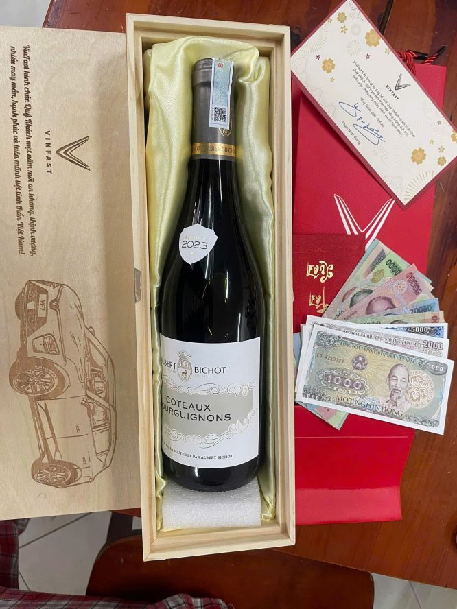 TẾt Sum VẦy CÙng BỘ QuÀ TẾt CỦa Vinfast