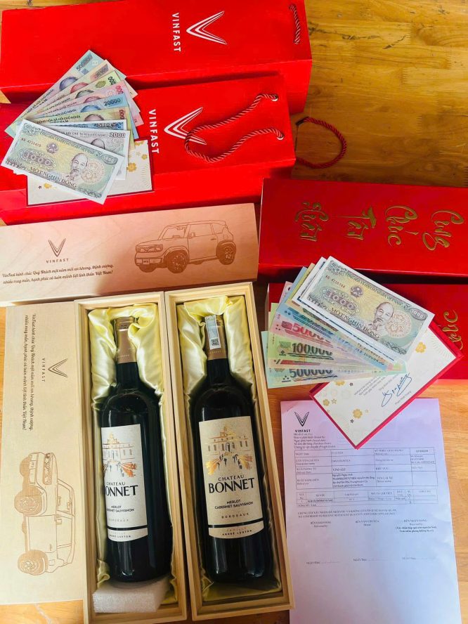 TẾt Sum VẦy CÙng BỘ QuÀ TẾt CỦa Vinfast