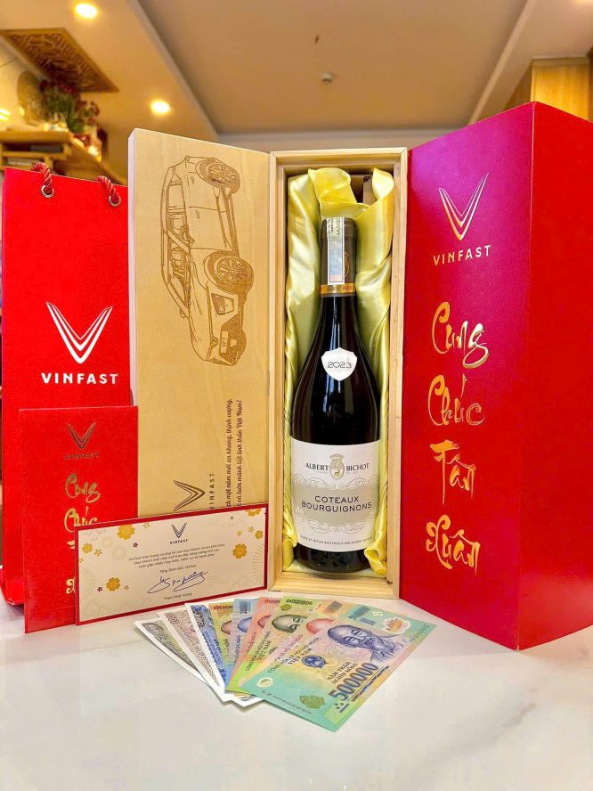 TẾt Sum VẦy CÙng BỘ QuÀ TẾt CỦa Vinfast