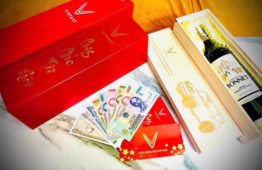 TẾt Sum VẦy CÙng BỘ QuÀ TẾt CỦa Vinfast