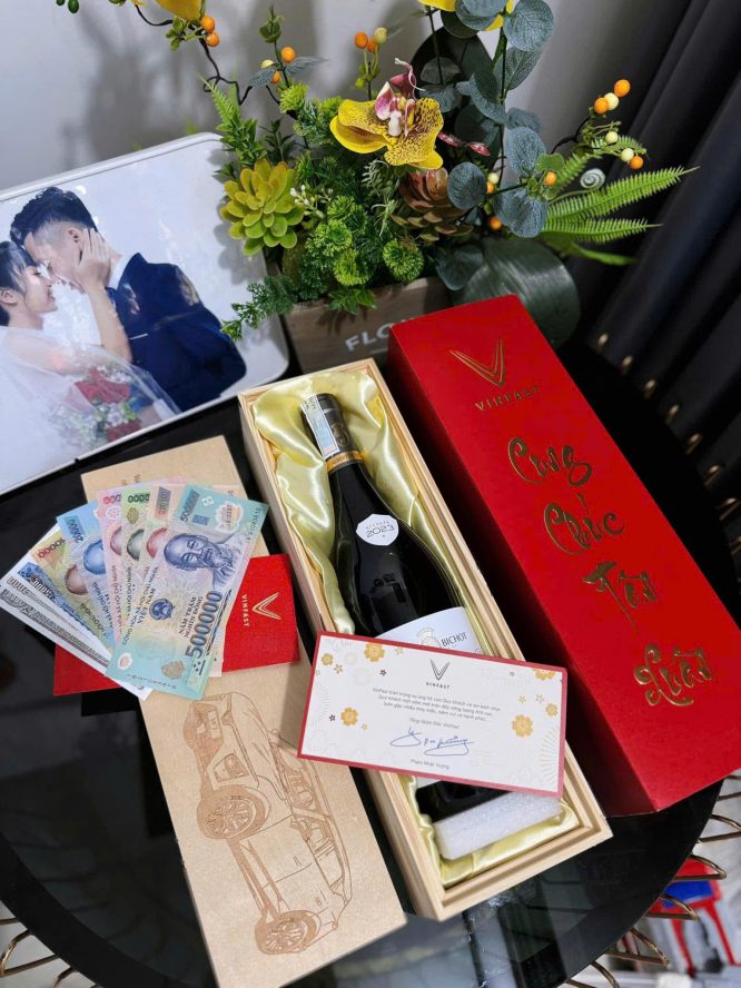 TẾt Sum VẦy CÙng BỘ QuÀ TẾt CỦa Vinfast