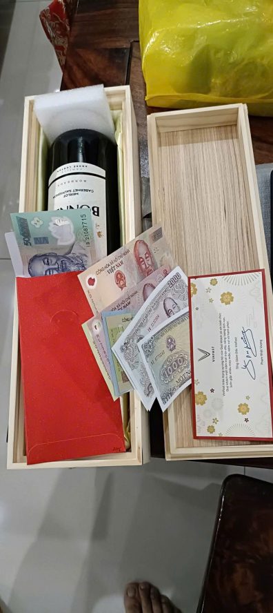 TẾt Sum VẦy CÙng BỘ QuÀ TẾt CỦa Vinfast