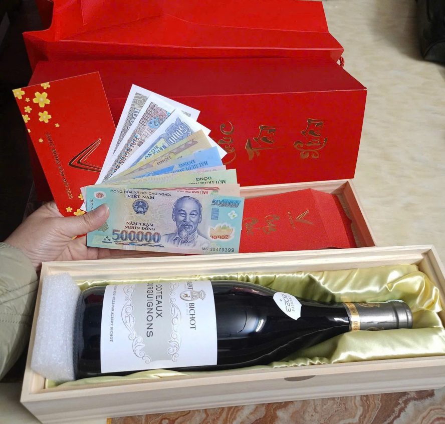 TẾt Sum VẦy CÙng BỘ QuÀ TẾt CỦa Vinfast